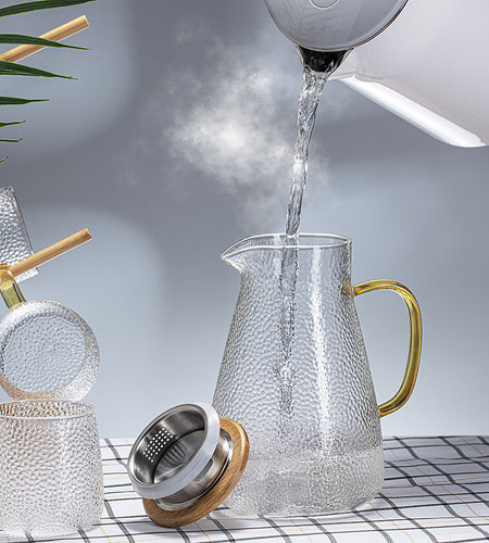 Jug linalopika na vikombe vinne